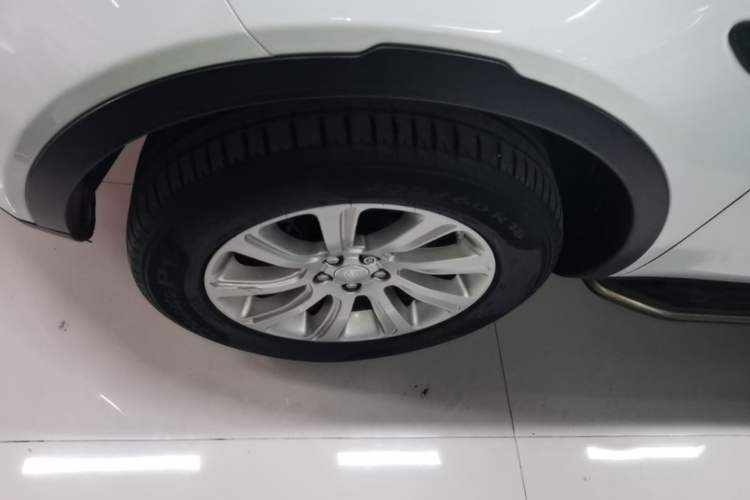 Used Land Rover Discovery Sport 2016 2.0T SE Left Front Wheel Hub