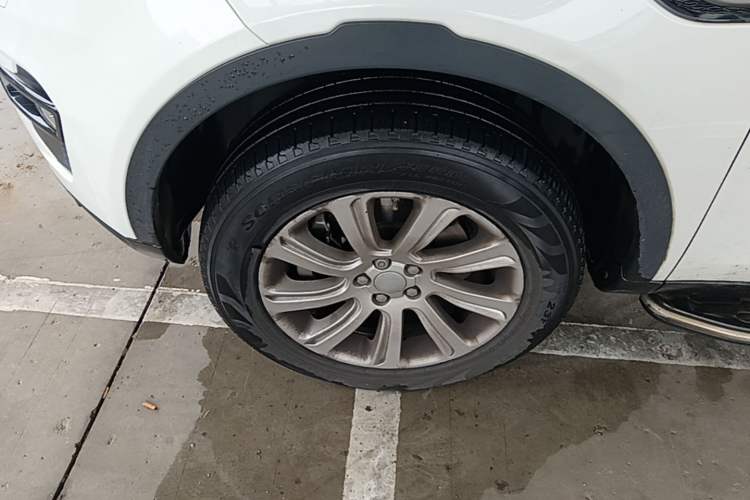 Used Land Rover Discovery Sport 2016 2.0T SE Left Front Wheel Hub