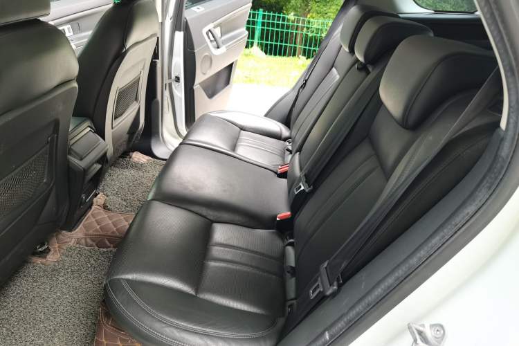 Used Land Rover Discovery Sport 2016 2.0T SE Left Rear Seat