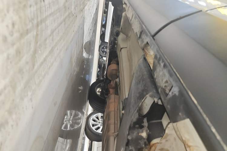Used Land Rover Discovery Sport 2016 2.0T HSE Left Side Sill