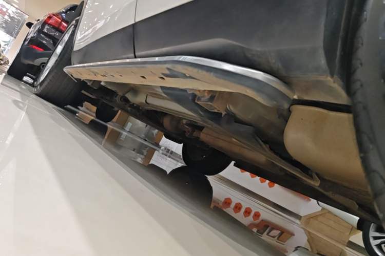 Used Land Rover Discovery Sport 2016 2.0T HSE Left Side Sill