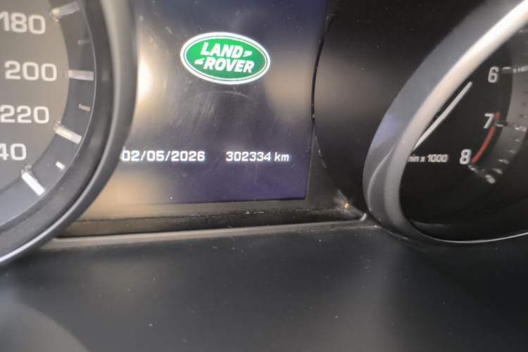 Used Land Rover Discovery Sport 2016 2.0T SE Odometer Close Up