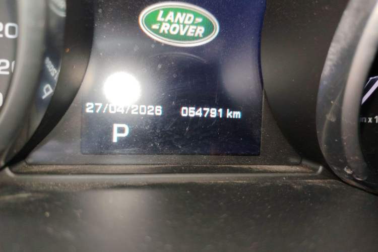 Used Land Rover Discovery Sport 2016 2.0T SE Odometer Close Up