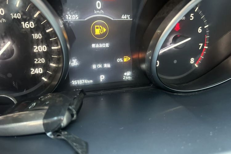 Used Land Rover Discovery Sport 2016 2.0T SE Odometer Close Up