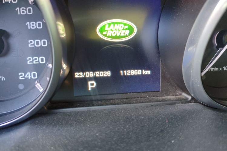 Used Land Rover Discovery Sport 2016 2.0T HSE LUXURY Odometer Close Up