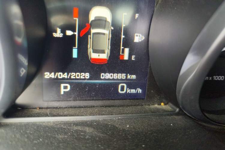 Used Land Rover Discovery Sport 2016 2.0T SE Odometer Close Up