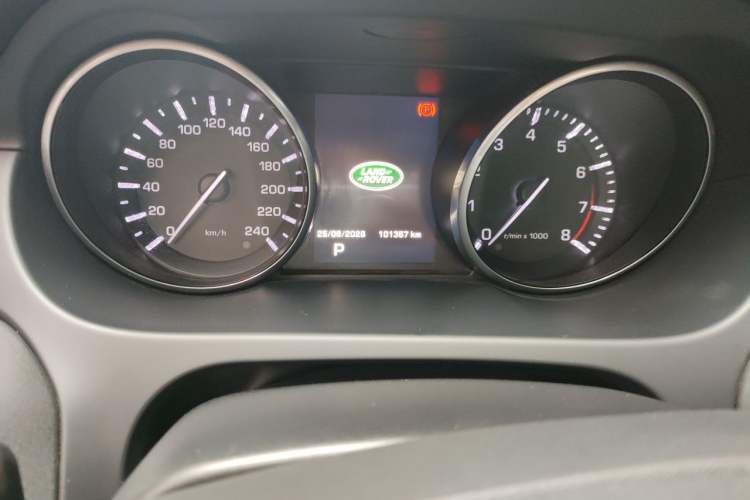Used Land Rover Discovery Sport 2016 2.0T HSE Odometer Close Up