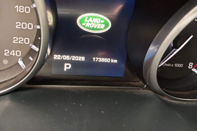Used Land Rover Discovery Sport 2016 2.0T SE Odometer Close Up