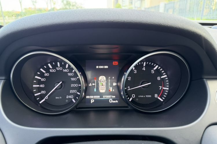 Used Land Rover Discovery Sport 2016 2.0T SE Odometer Close Up
