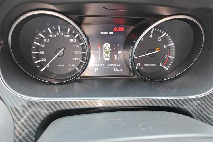 Used Land Rover Discovery Sport 2016 2.0T SE Odometer Close Up