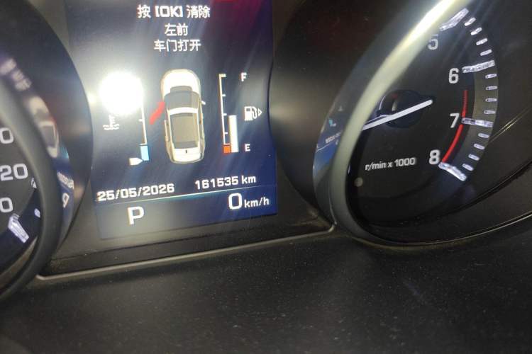 Used Land Rover Discovery Sport 2016 2.0T SE Odometer Close Up