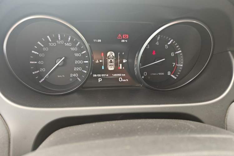 Used Land Rover Discovery Sport 2016 2.0T HSE Odometer Close Up