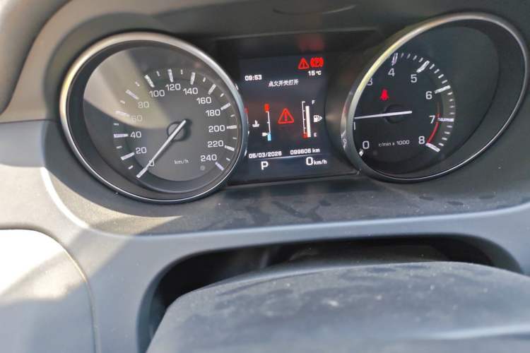 Used Land Rover Discovery Sport 2016 2.0T HSE Odometer Close Up