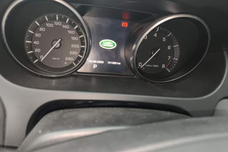 Used Land Rover Discovery Sport 2016 2.0T SE Odometer Close Up