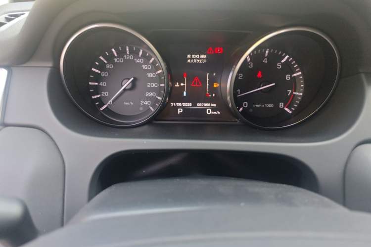 Used Land Rover Discovery Sport 2016 2.0T SE Odometer Close Up