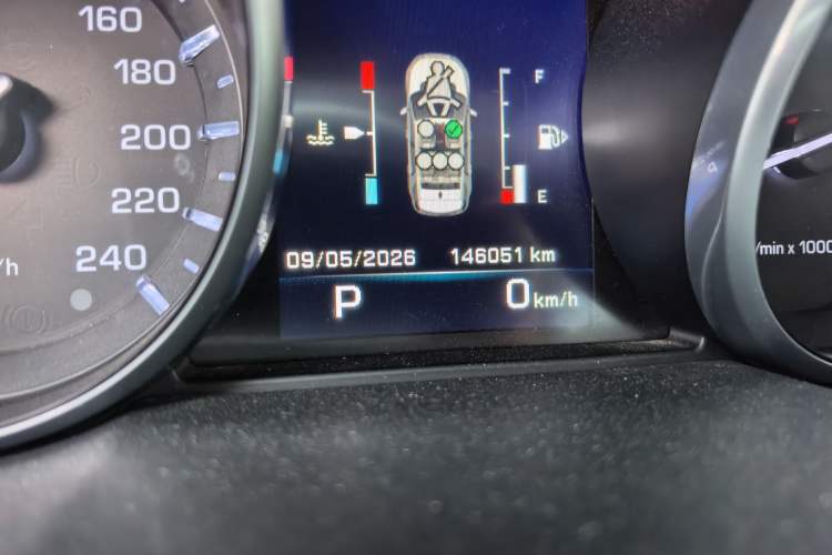 Used Land Rover Discovery Sport 2016 2.0T SE Odometer Close Up