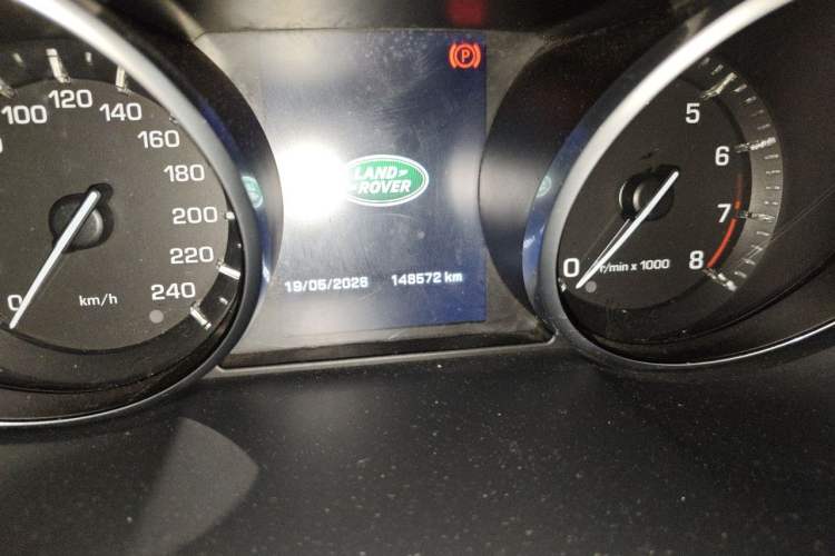 Used Land Rover Discovery Sport 2016 2.0T SE Odometer Close Up