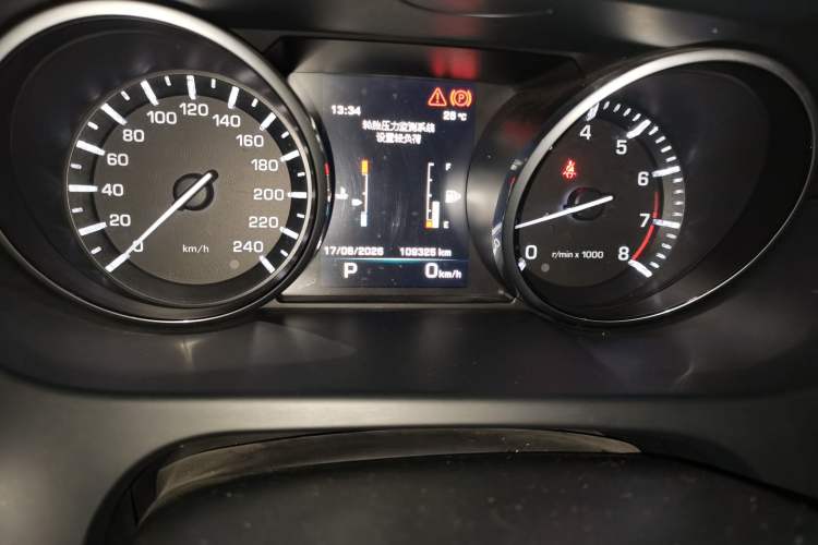 Used Land Rover Discovery Sport 2016 2.0T HSE Odometer Close Up