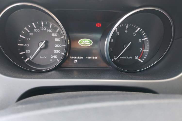 Used Land Rover Discovery Sport 2016 2.0T HSE Odometer Close Up