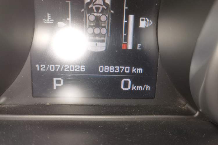 Used Land Rover Discovery Sport 2016 2.0T SE Odometer Close Up