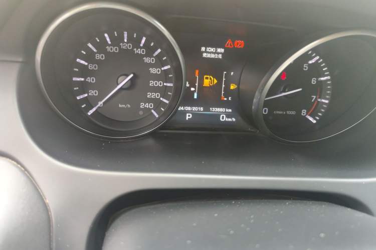 Used Land Rover Discovery Sport 2016 2.0T HSE Odometer Close Up