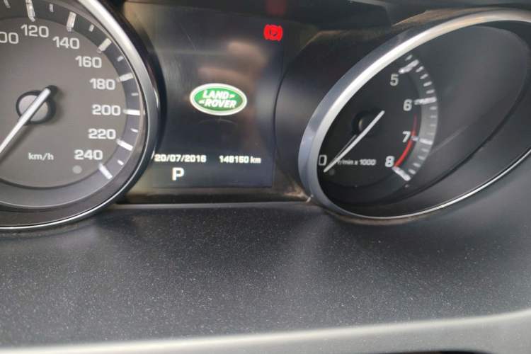 Used Land Rover Discovery Sport 2016 2.0T HSE Odometer Close Up