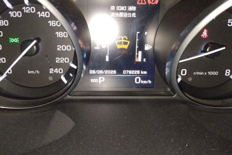 Used Land Rover Discovery Sport 2016 2.0T HSE Odometer Close Up