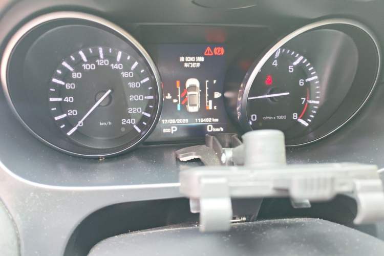 Used Land Rover Discovery Sport 2016 2.0T S Odometer Close Up