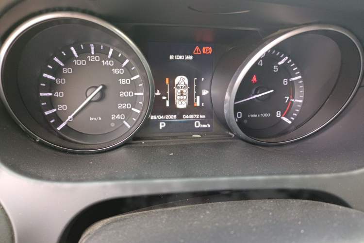 Used Land Rover Discovery Sport 2016 2.0T HSE Odometer Close Up