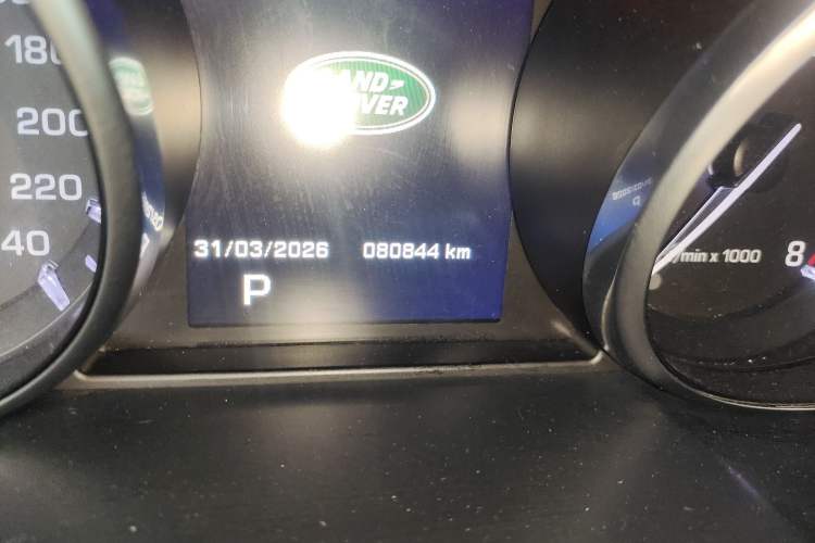 Used Land Rover Discovery Sport 2016 2.0T HSE Odometer Close Up