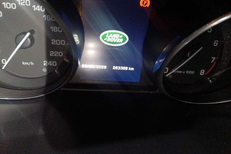 Used Land Rover Discovery Sport 2016 2.0T HSE Odometer Close Up