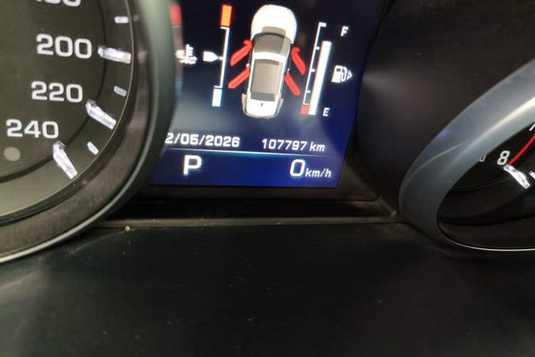 Used Land Rover Discovery Sport 2016 2.0T SE Odometer Close Up