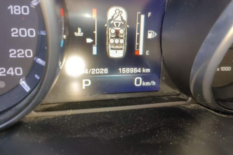 Used Land Rover Discovery Sport 2016 2.0T SE Odometer Close Up