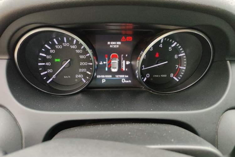 Used Land Rover Discovery Sport 2016 2.0T S Odometer Close Up