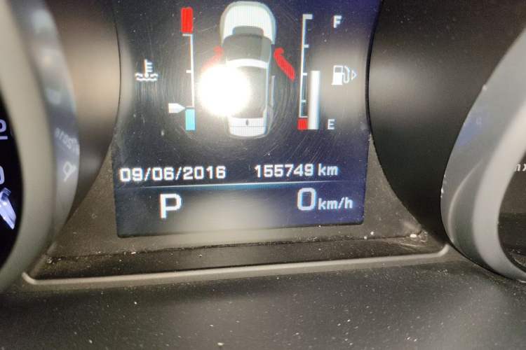 Used Land Rover Discovery Sport 2016 2.0T S Odometer Close Up