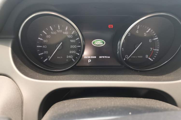 Used Land Rover Discovery Sport 2016 2.0T SE Odometer Close Up