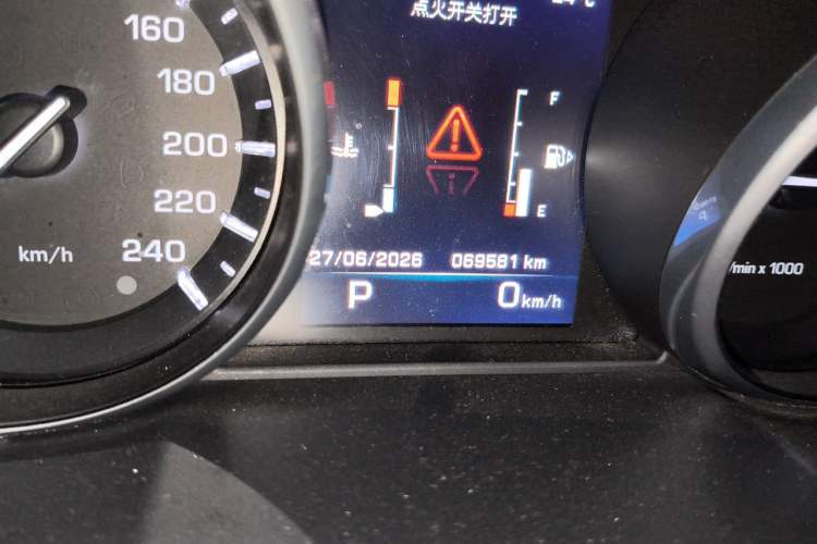 Used Land Rover Discovery Sport 2016 2.0T HSE Odometer Close Up
