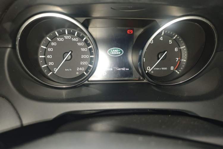 Used Land Rover Discovery Sport 2016 2.0T SE Odometer Close Up