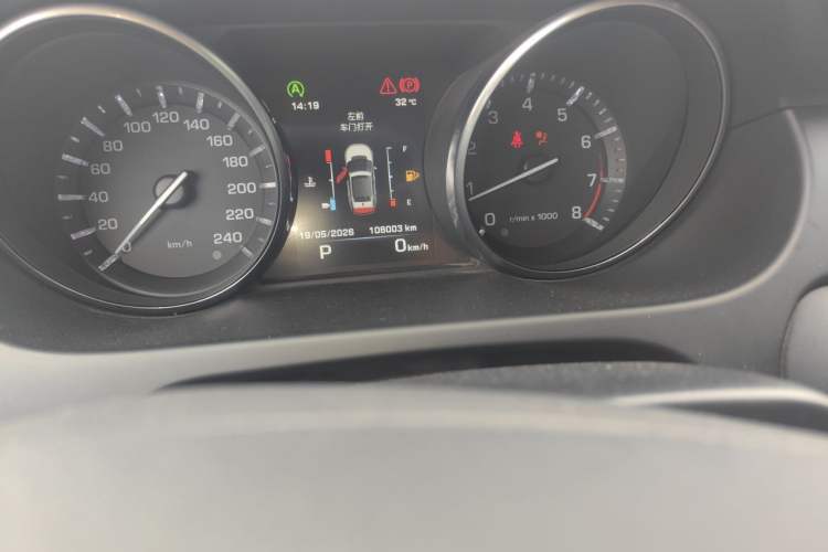 Used Land Rover Discovery Sport 2016 2.0T HSE Odometer Close Up