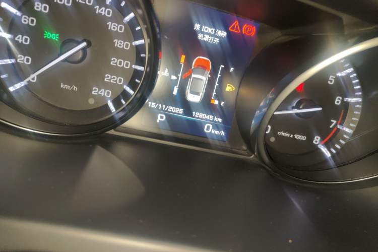 Used Land Rover Discovery Sport 2016 2.0T HSE Odometer Close Up