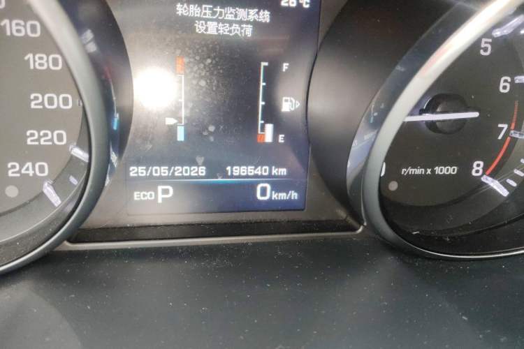 Used Land Rover Discovery Sport 2016 2.0T SE Odometer Close Up