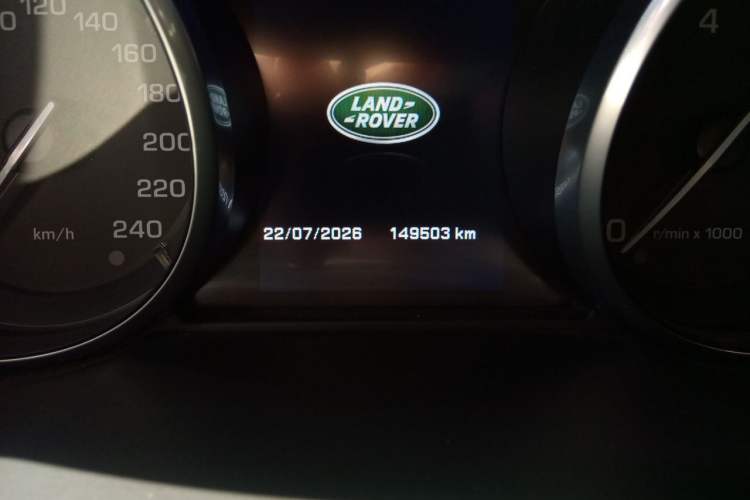 Used Land Rover Discovery Sport 2016 2.0T SE Odometer Close Up