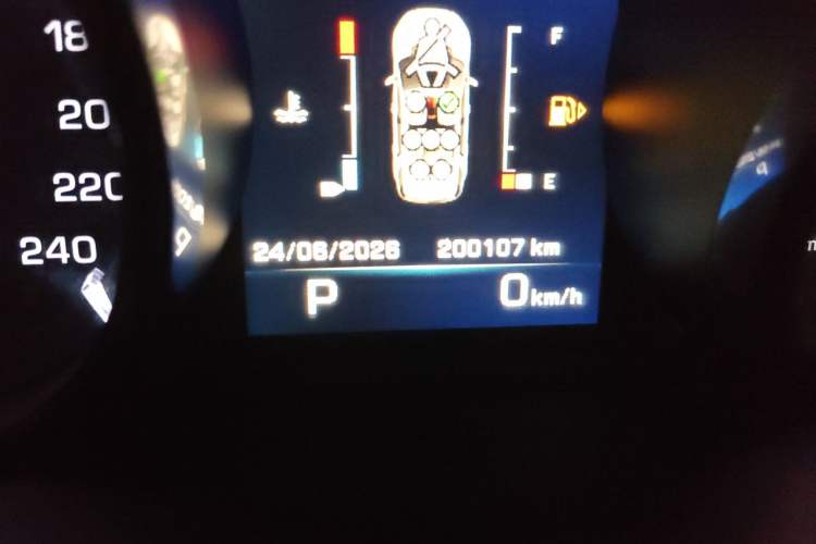 Used Land Rover Discovery Sport 2016 2.0T HSE Odometer Close Up