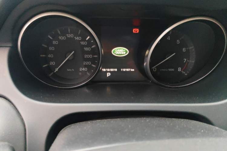 Used Land Rover Discovery Sport 2016 2.0T HSE LUXURY Odometer Close Up