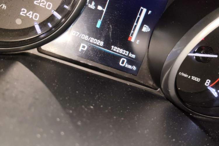 Used Land Rover Discovery Sport 2016 2.0T SE Odometer Close Up