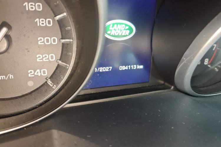 Used Land Rover Discovery Sport 2016 2.0T HSE Odometer Close Up
