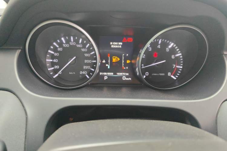 Used Land Rover Discovery Sport 2016 2.0T SE Odometer Close Up