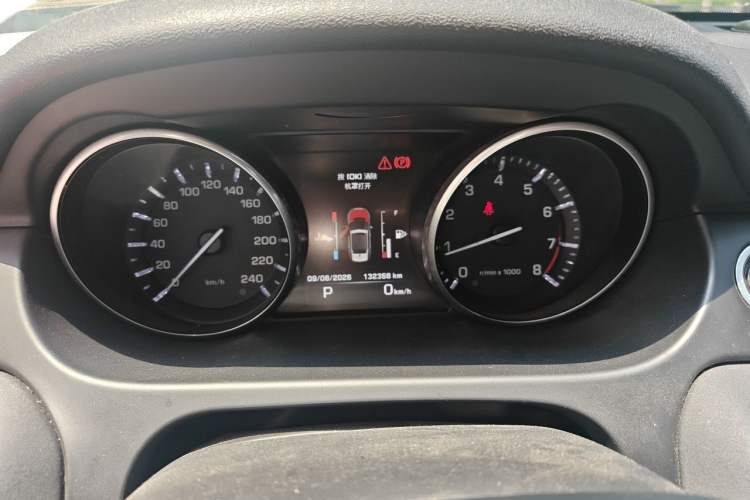Used Land Rover Discovery Sport 2016 2.0T S Odometer Close Up