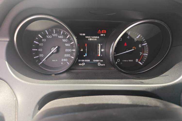 Used Land Rover Discovery Sport 2016 2.0T HSE Odometer Close Up