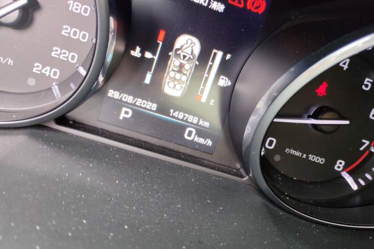 Used Land Rover Discovery Sport 2016 2.0T HSE Odometer Close Up
